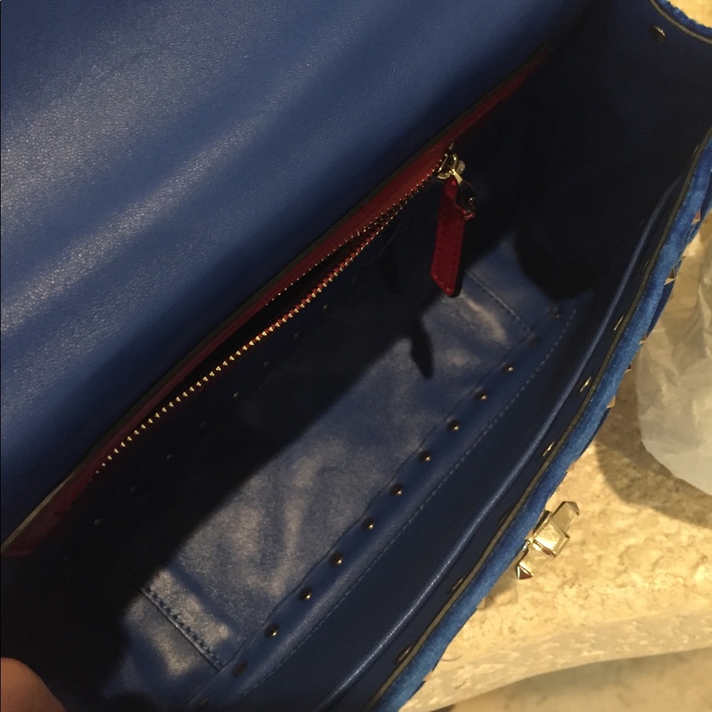 VALENTINO Rockstuds velvet shoulder bag - Picture 6 of 8